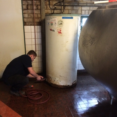 Heetwatersysteem vernieuwen boilers op boerderij te Culemborg