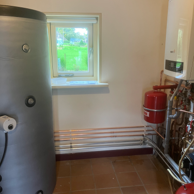 Heet water systeem bij woning in Buurmalsen